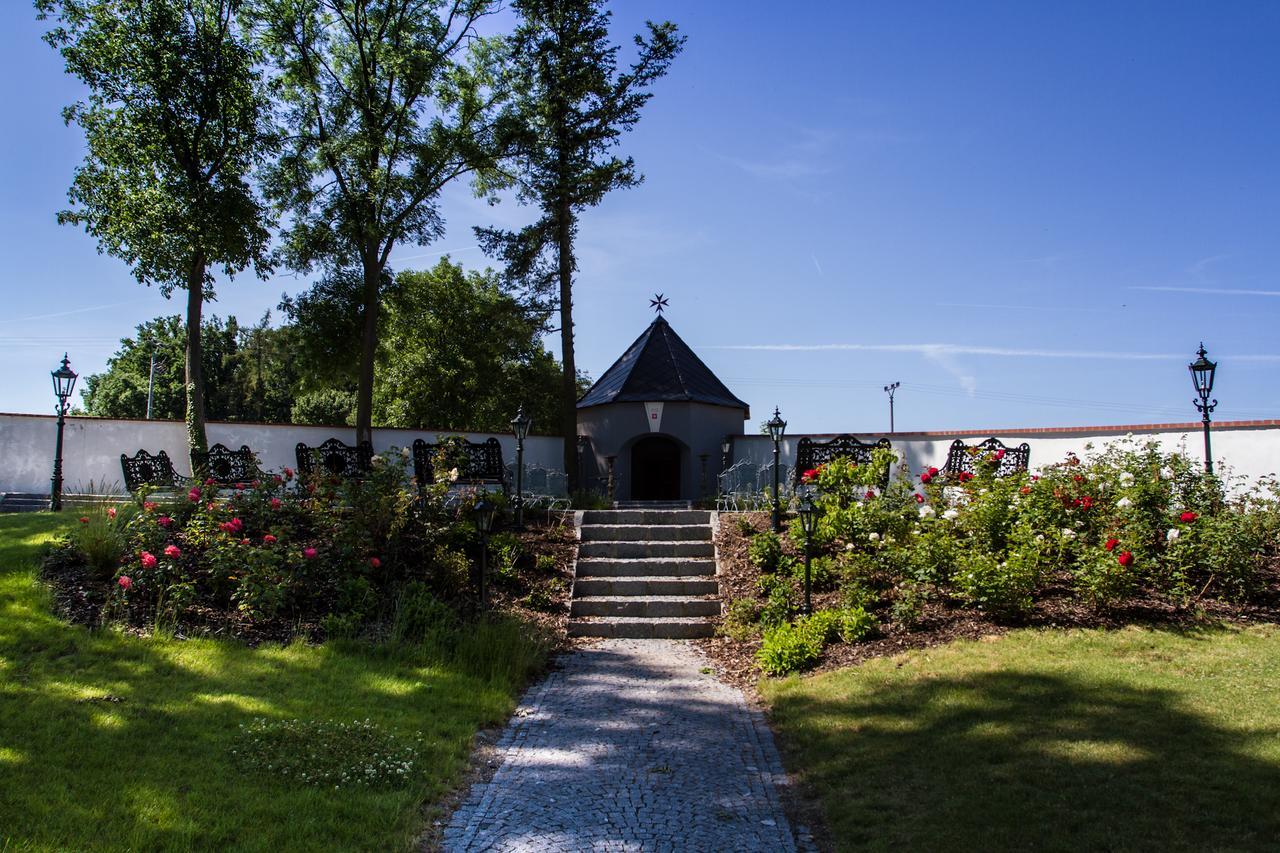 Hotel Panství Dlouhá Lhota Exterior foto